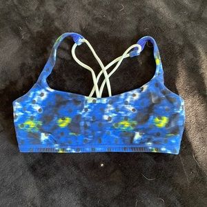 4/$20 lululemon sports bra. Size 6